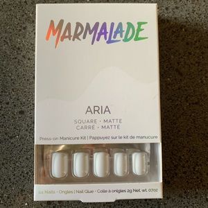 Marmalade Aria White Press On Manicure Nail Kit